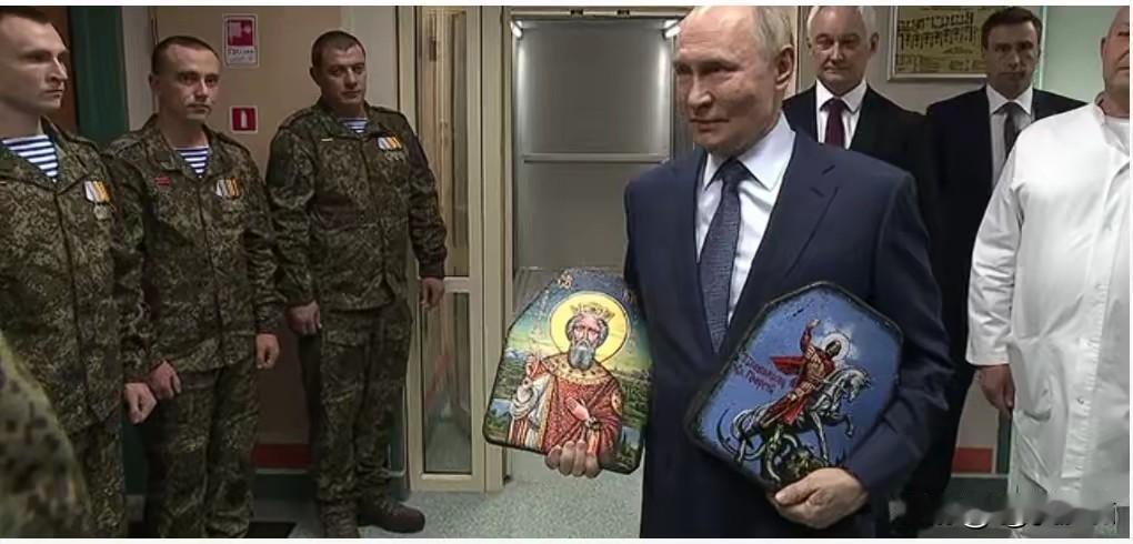 普京：基辅必须决定被包围人员的命运：普京视察中央军事临床医院，在别洛乌索夫等陪同