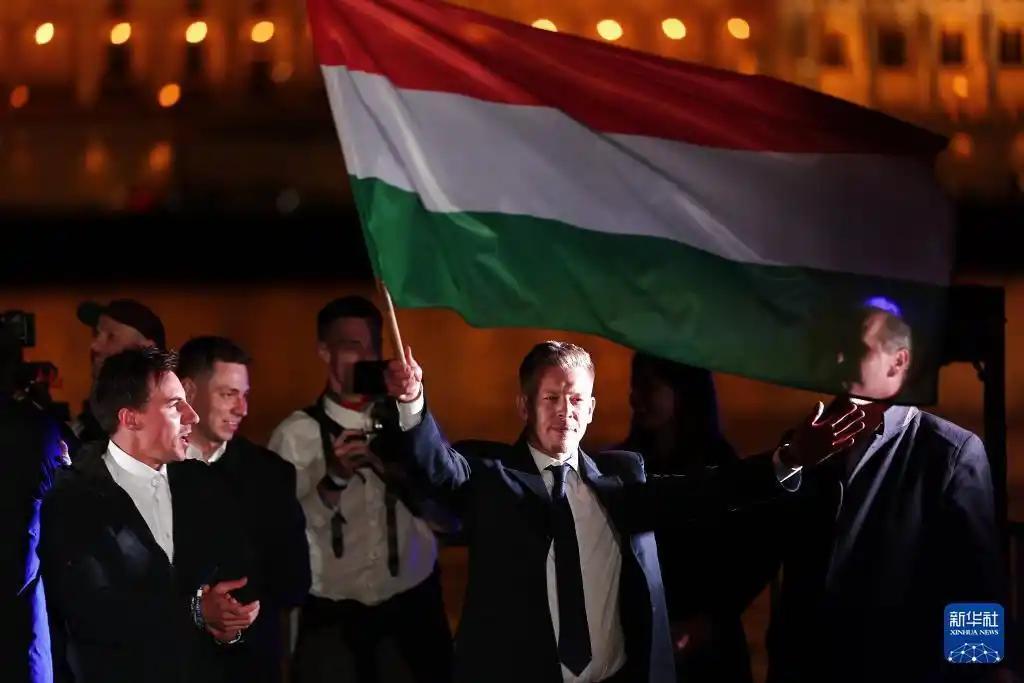 中国外交部正式宣布了，4月13号，匈牙利总理欧尔班在12号的国会选举中正式承