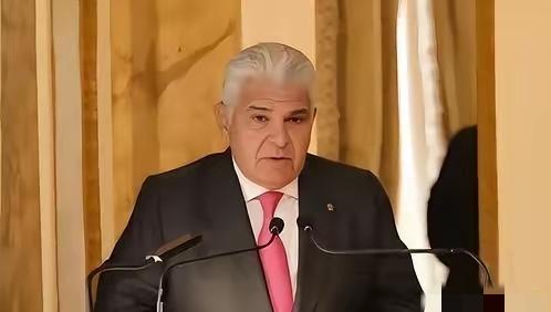 如偿所愿，巴拿马政府终于搬起石头砸自己的脚，国际三大评级机构下调巴拿马的主权信用