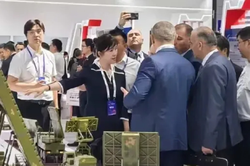 巴基斯坦战果后续来了！在合肥雷达展上看到老外们挤破头围观中国雷达的场面，真让人感
