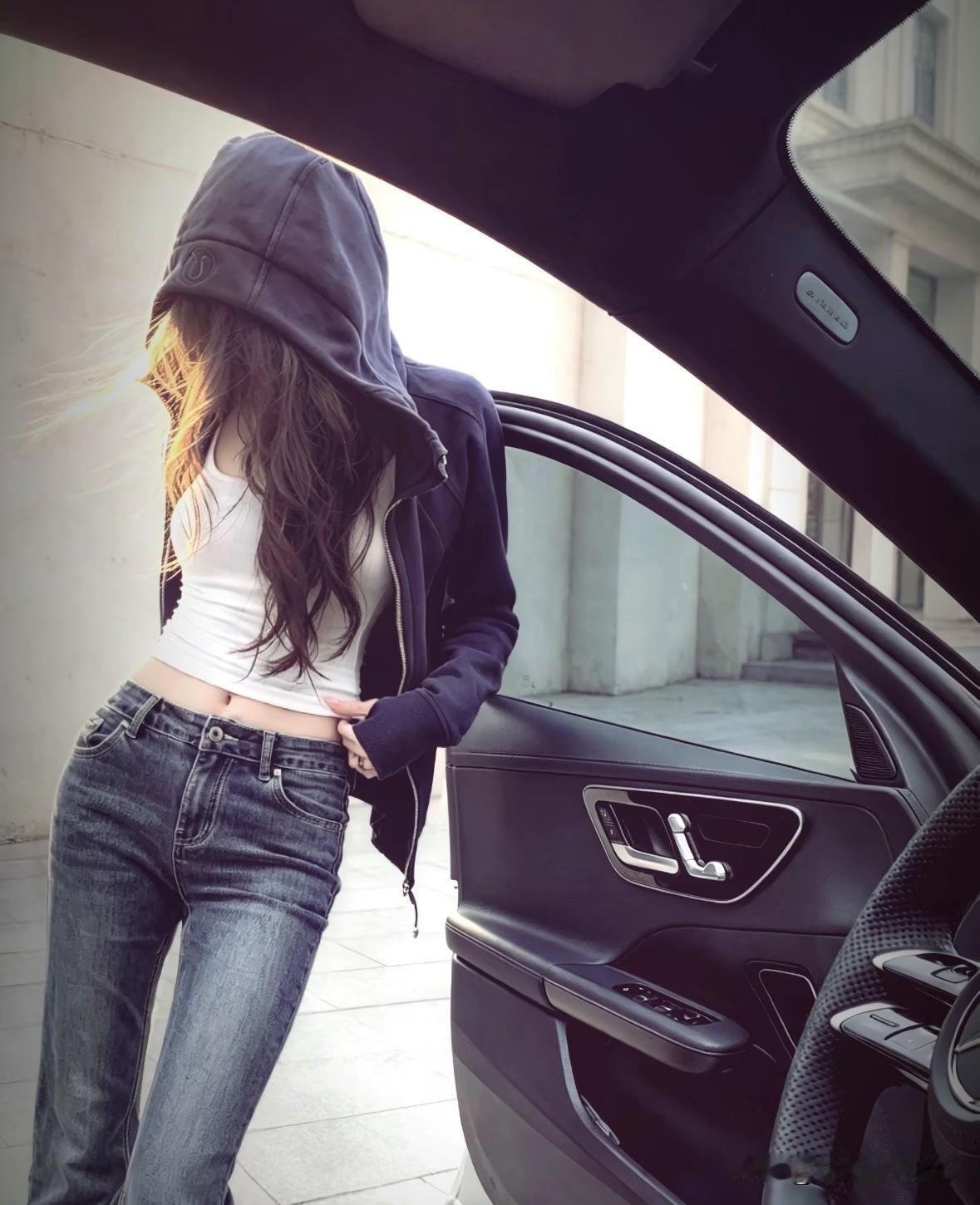松弛感穿搭连帽卫衣街拍氛围感女生酷感穿搭