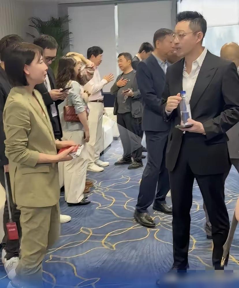 别再提大S了，汪小菲厦门脱稿演讲，底下几百个老板鸦雀无声。你以为他还是那个只