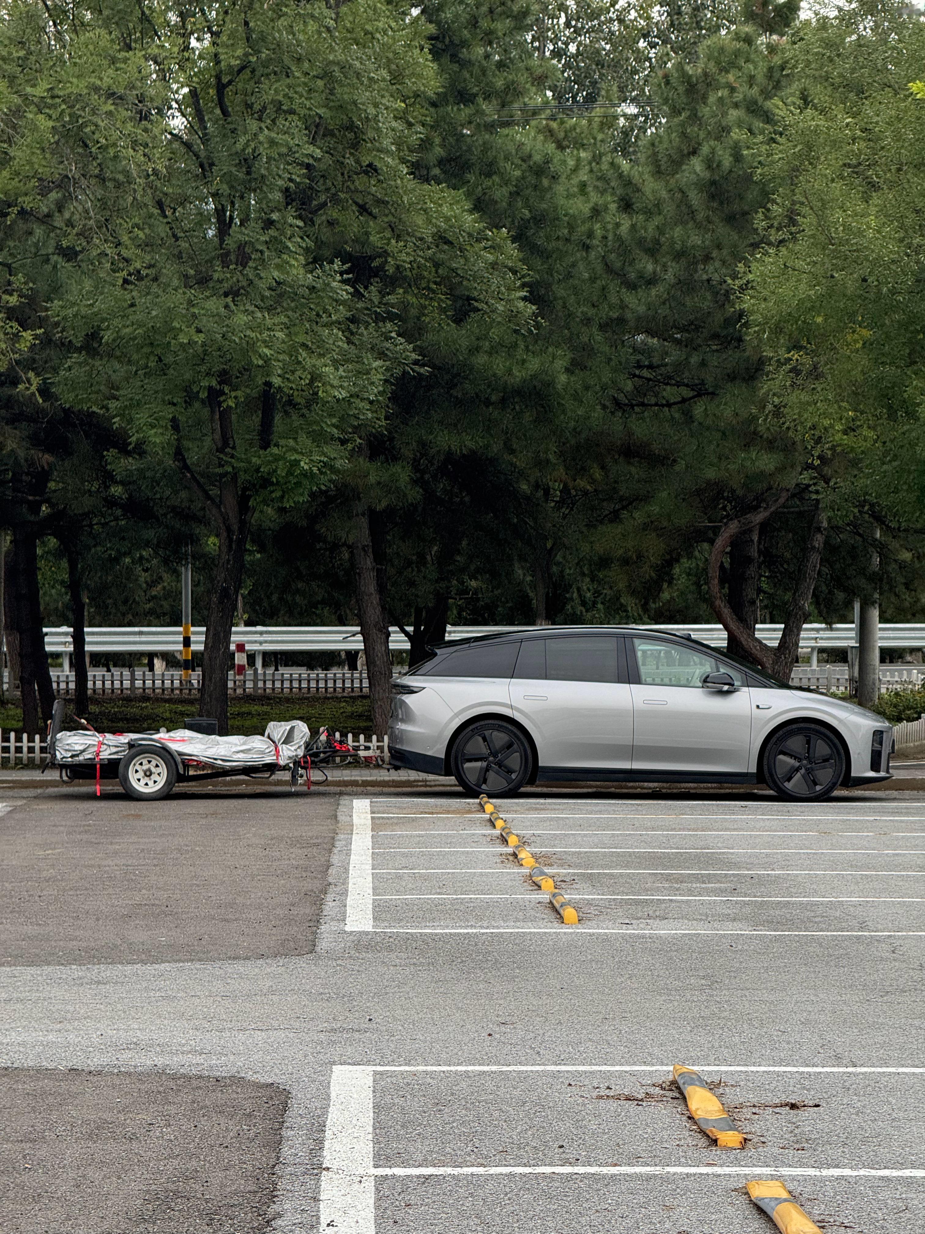 理想i6的正确打开方式这车已经上牌了应该是第一批​​​