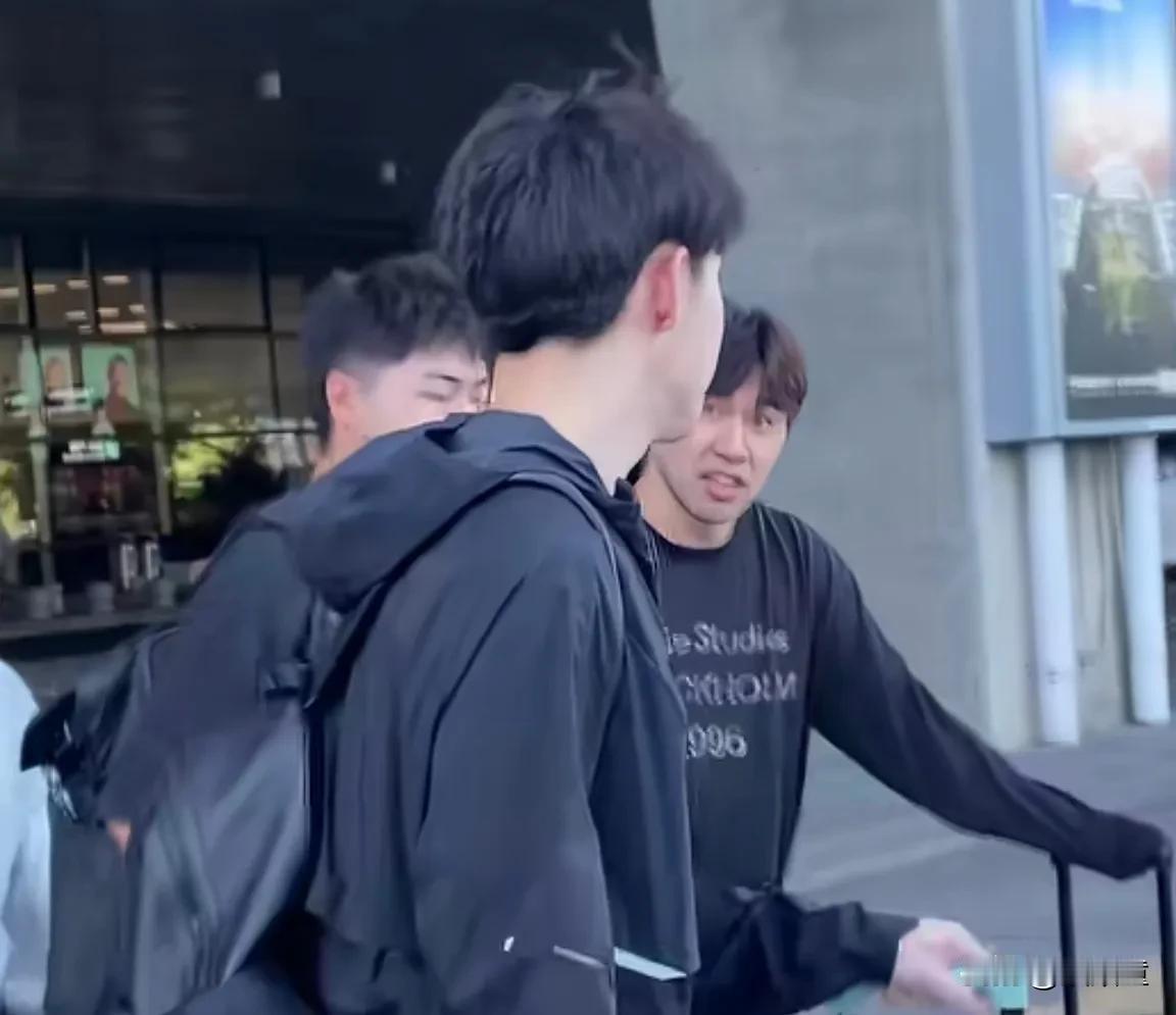 魏桥这次现身厦门，运动员们应该是分开的！黄友政与闫安一起现身，并没有看到王楚钦