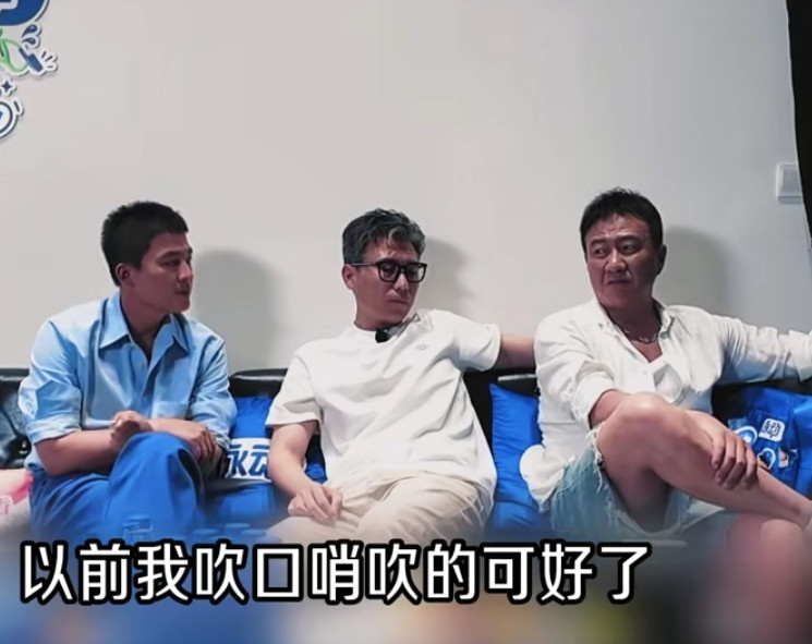 胡军夸自己以前吹口哨可好了，李乃文下一秒一句话让欧豪绷不住笑了，胡军：“以前我吹口哨吹的可好了。”李