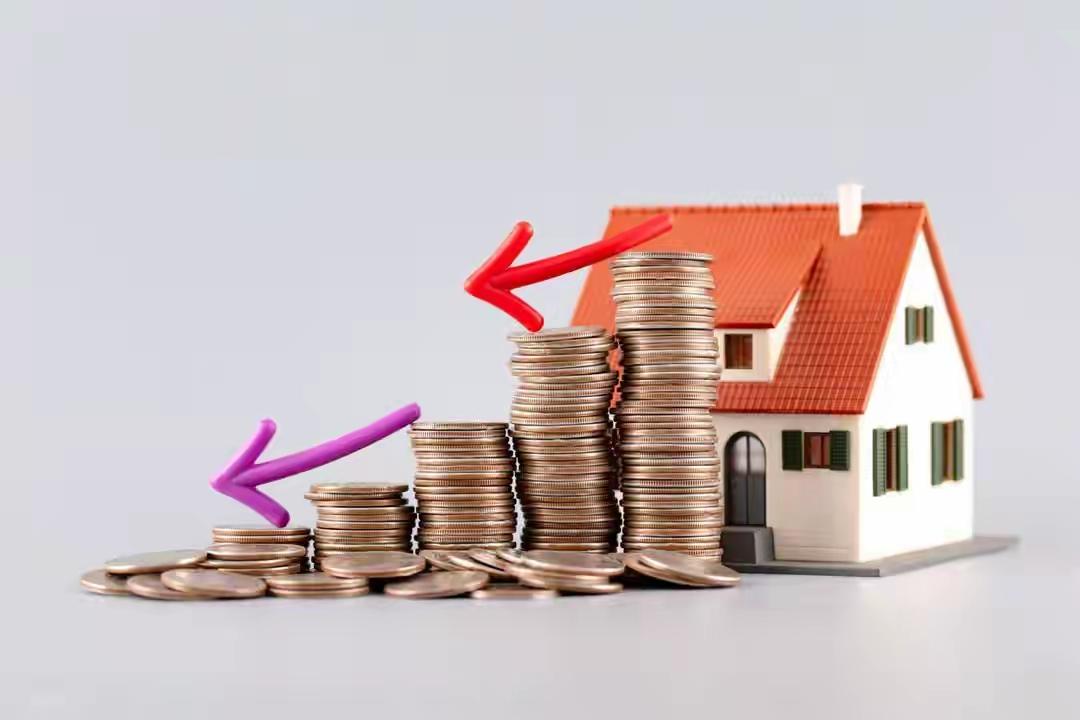 青岛楼市惊现财富断层！崂山豪宅8万/㎡稳坐泰山，老城区破小房价格砍半无人接盘，背