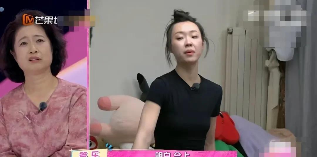 管乐看着乱七八糟的家，一脸无奈的对井胧说：“我看真头疼，不知道从哪里下手收拾。”
