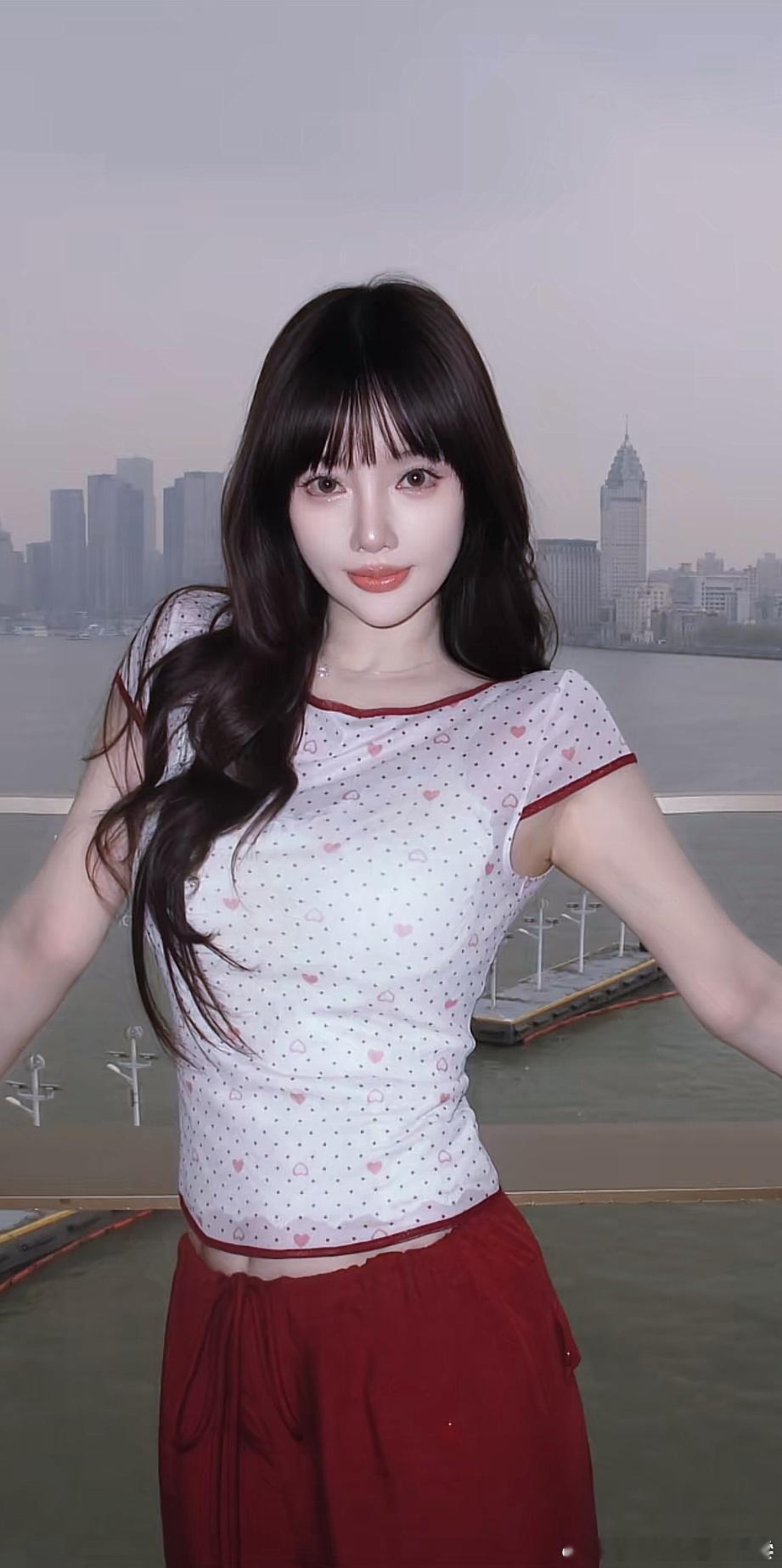 官杀混杂的女命，到底是桃花多，还是孽缘多？正官代表长久、负责任的缘分；七杀代表冲
