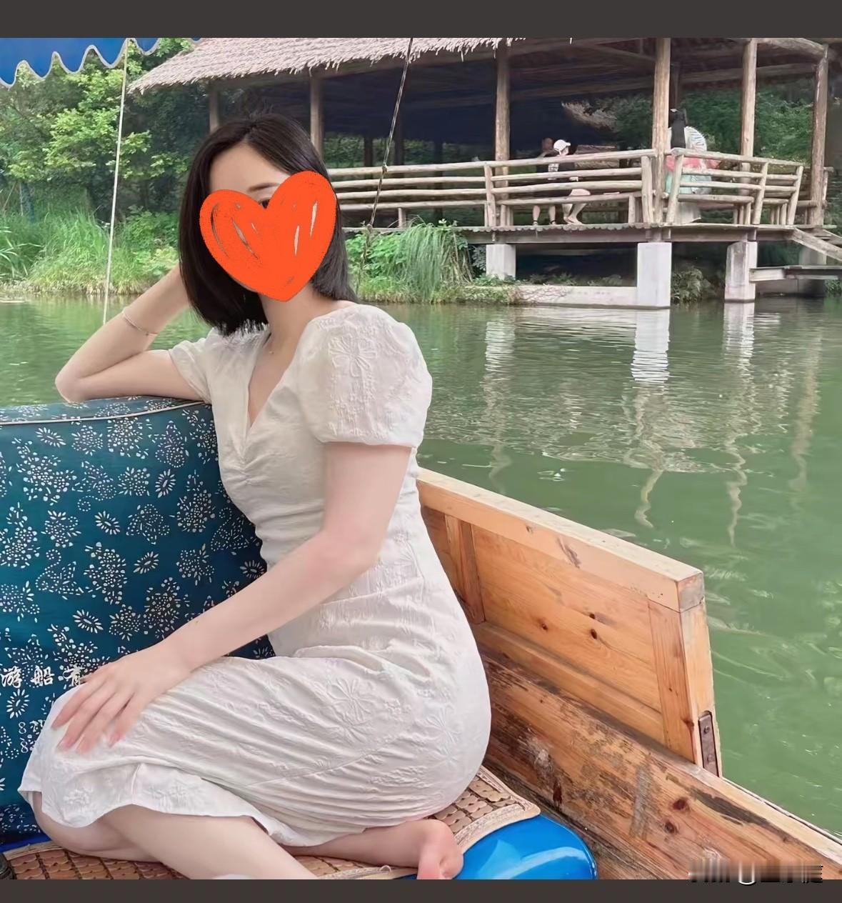 被陌生男子持刀捅死的29岁女孩杨芳长得很漂亮，她与对方素不相识。然而，在刚遇上的