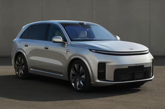 理想L8Livis现身工信部申报目录。外观：采用半隐藏式门把手、双色车身可选