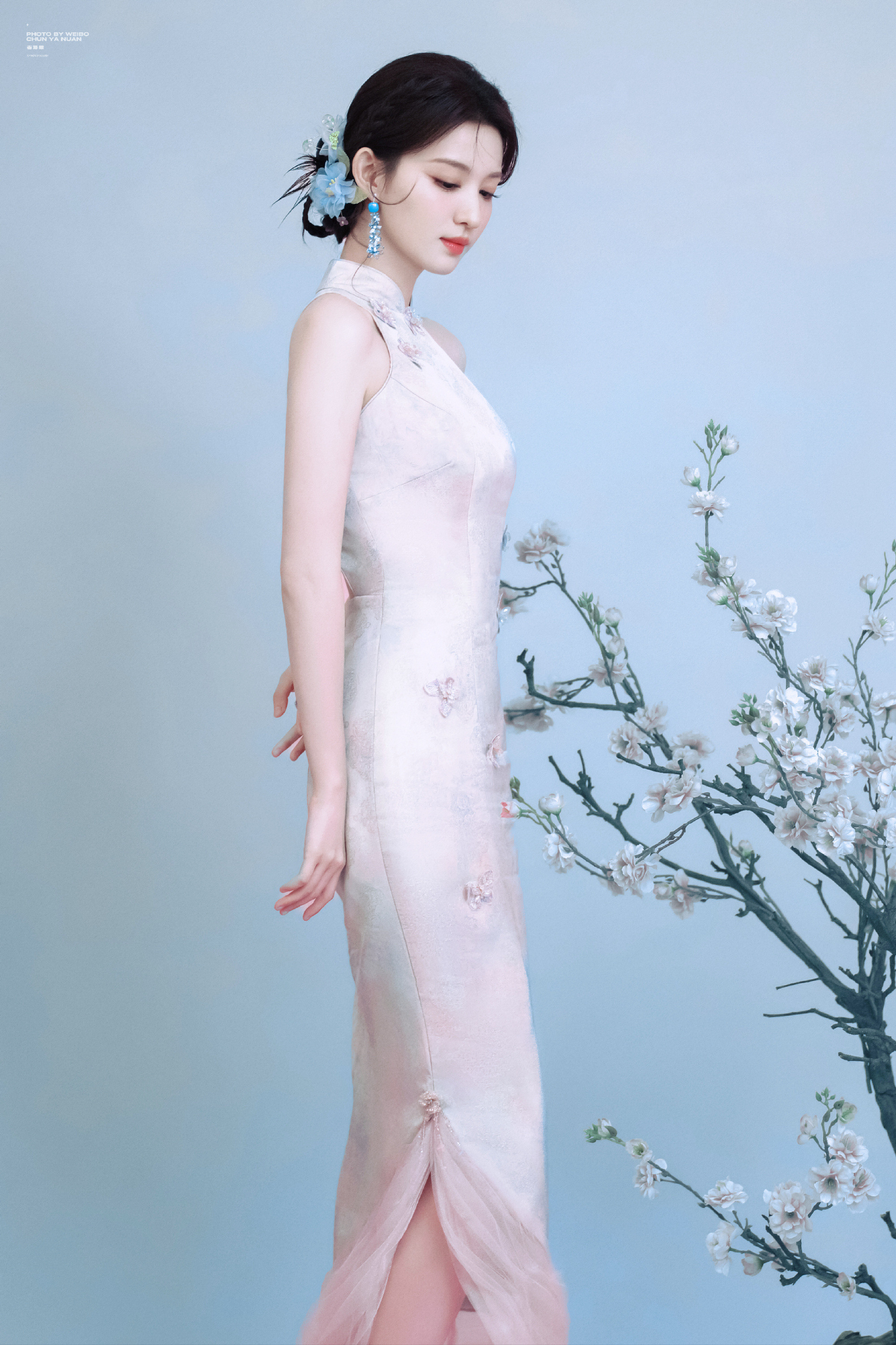 王楚然好有韵味的东方美人旗袍造型尽显古典风姿，王楚然身形窈窕、气质温润大气，东方