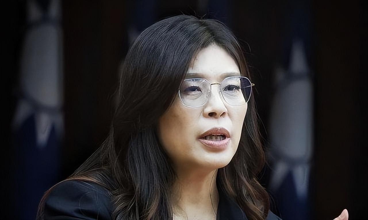 郑丽文最近的一番话，简直让人惊掉下巴！谁能想到，堂堂国民党主席，面对台湾高中生