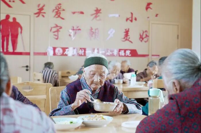 石溪村有座幸福楼 守护乡里一老一小