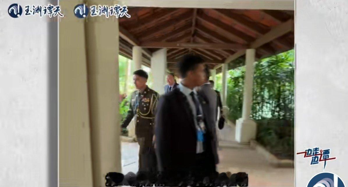 中国记者采访菲代表团竟被嘲笑辱骂咱们的记者多次尝试采访菲律宾代表团，甚至隔空向菲