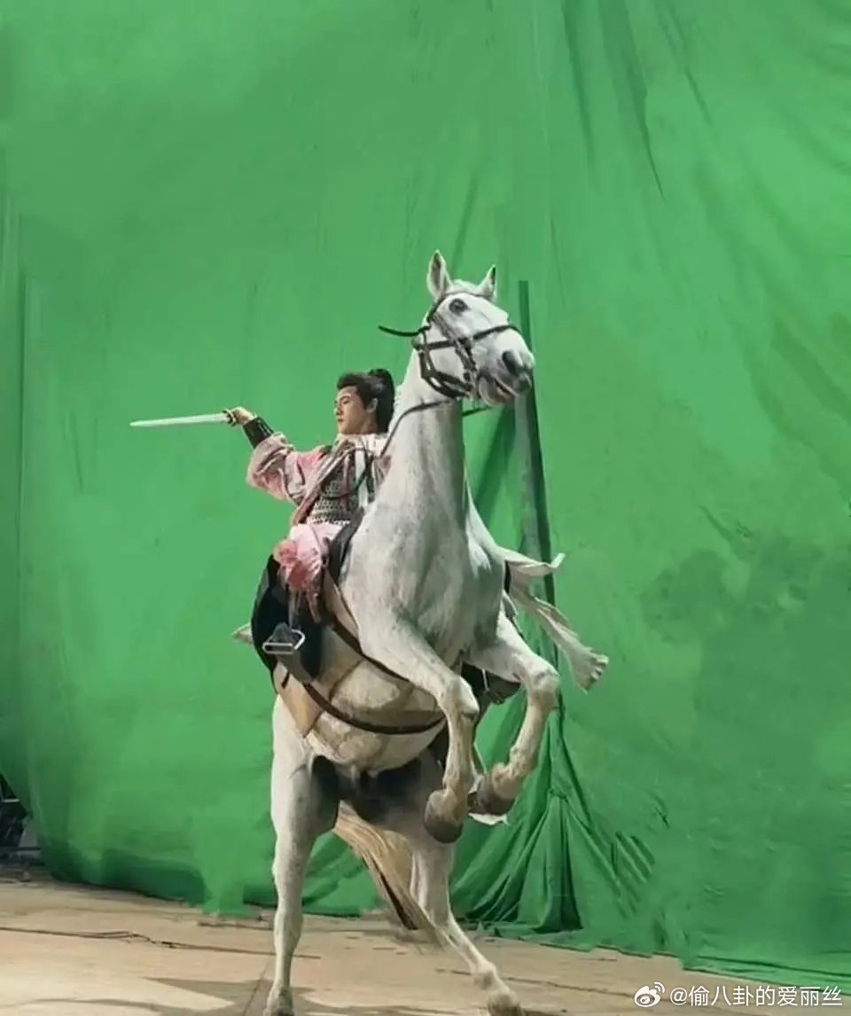 李昀锐会骑马啊，这技能又给他加分了