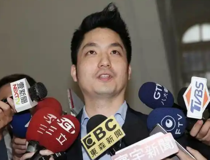 台北市市长、蒋介石的曾孙蒋万安直接把话撂下了！他当着媒体的面斩钉截铁地表示，自己