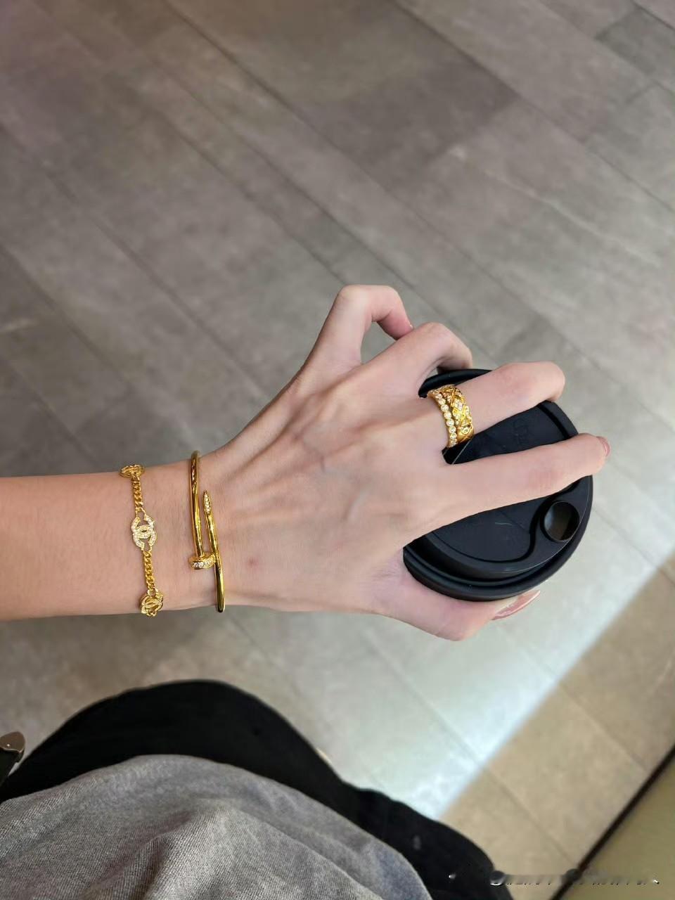 现在，过的最舒服的一群人，还真不是每月领退休金的人。而是那些大龄单身，人家不结