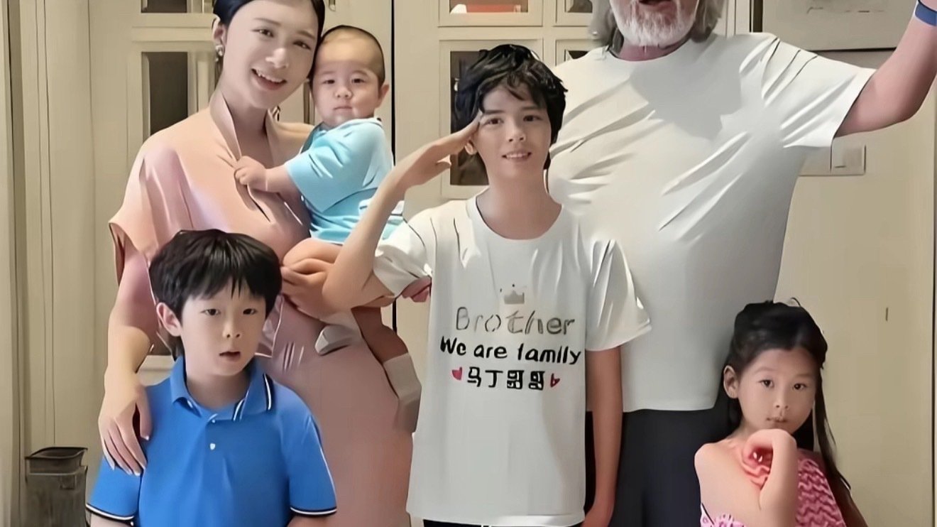 #张纪中儿子像外国人##张纪中儿子长相像混血#第一次刷到的时候我也以为是外国孩子，了解之后才知道是混