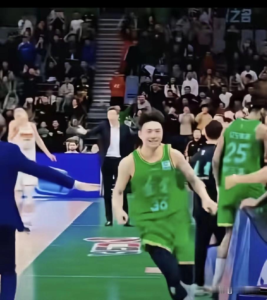 辽篮那个永远面无表情的手帝，突然燃起了激情，变成了风一样的男子……结果，悲催