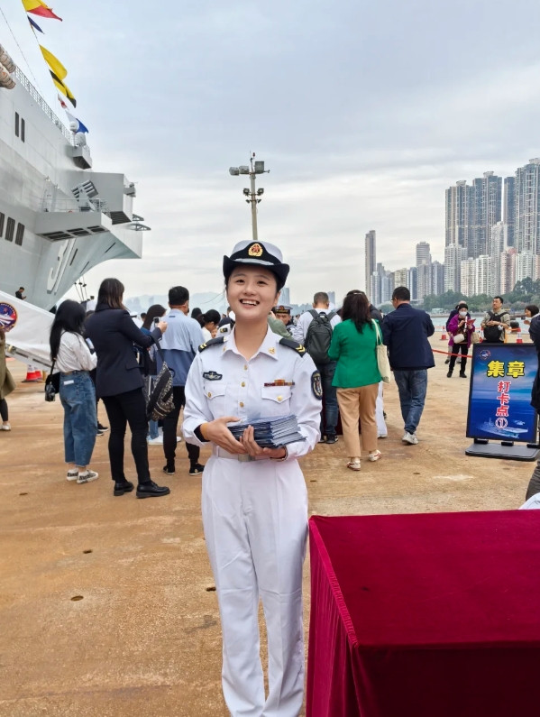 海南舰上最美海军女兵，原来美女都上交给国家了。