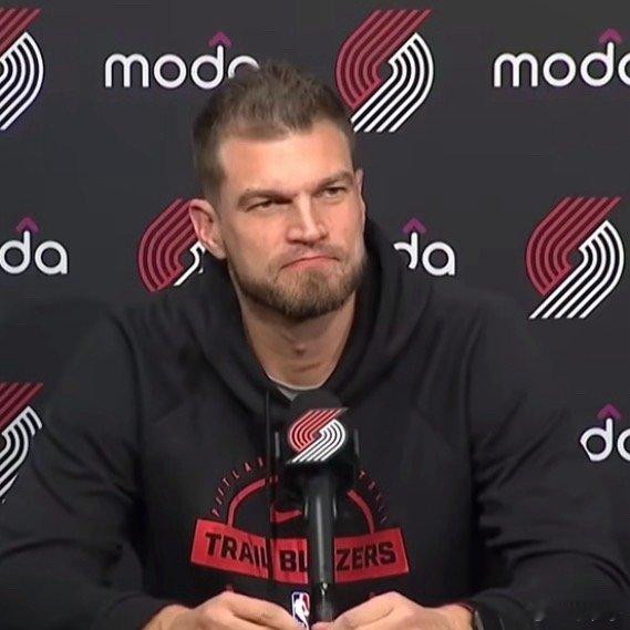 开拓者主帅谈杨瀚森培养计划NBA常规赛，开拓者121-119险胜雷霆。赛