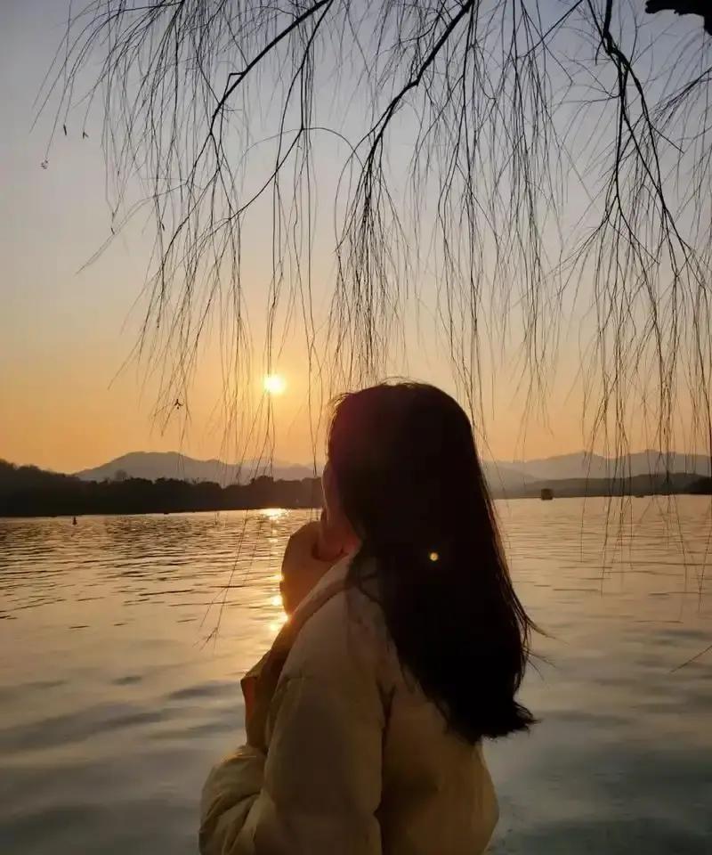 同学女儿患精神病相亲数月后临婚突然喊停，她妈连夜把男方家送的红包礼品算清楚，托媒