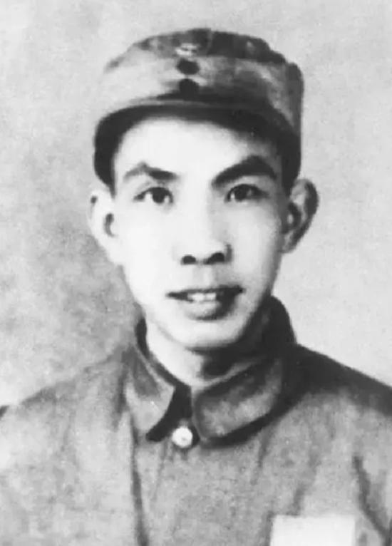 1950年，战地摄影师沙飞因枪杀日本医生被判死刑。聂荣臻签发判决书时，沉默了很久