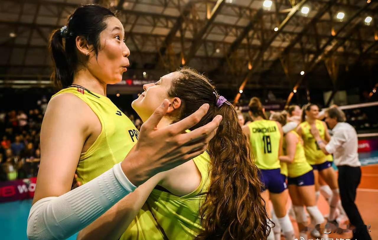 25年女排世俱赛半决赛赛果：📌斯坎迪奇3-0(25-2326-24