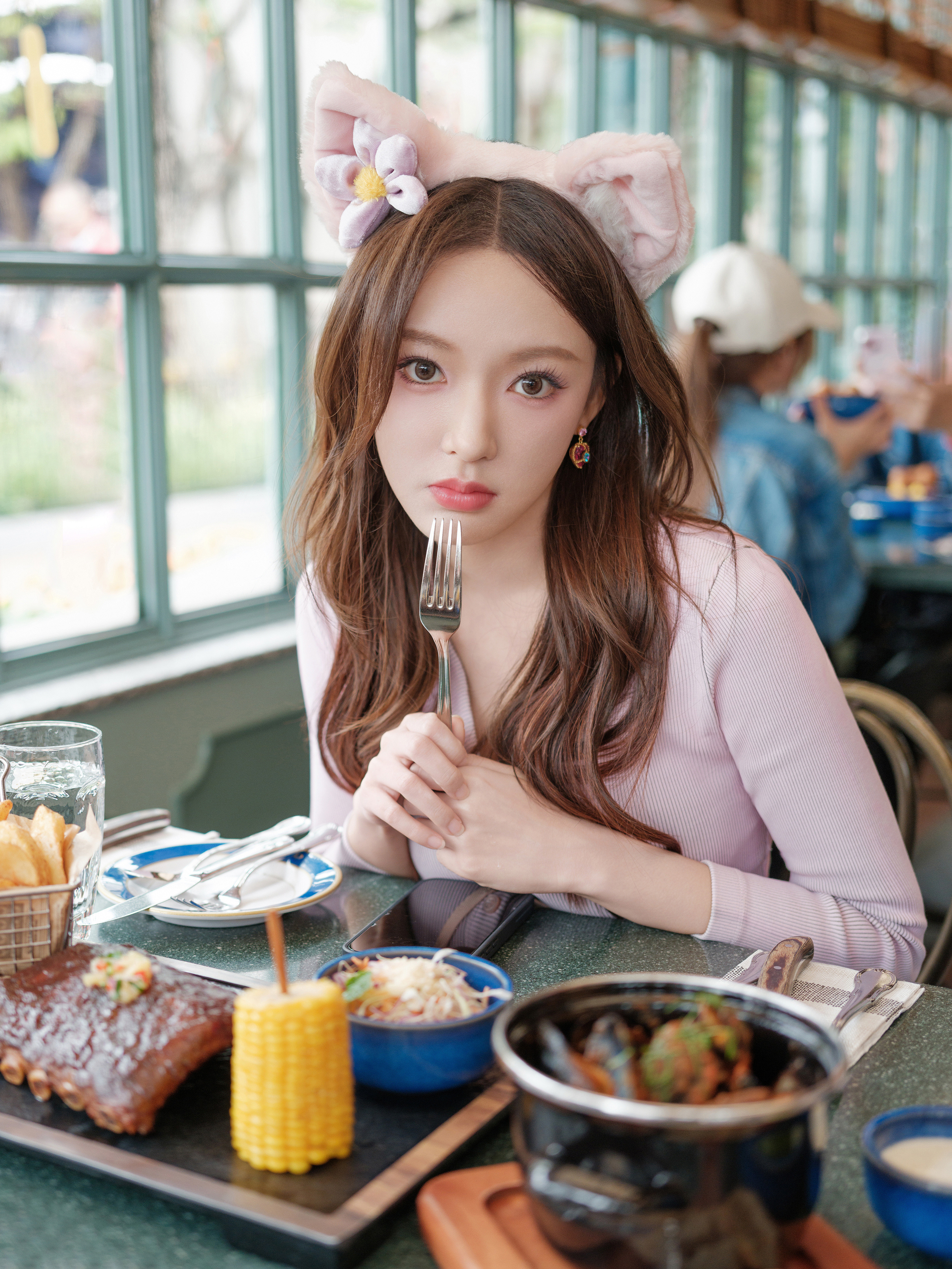 其实我最想看到的愚人节站姐图是程潇香港迪士尼这次，可惜这是个私人行程