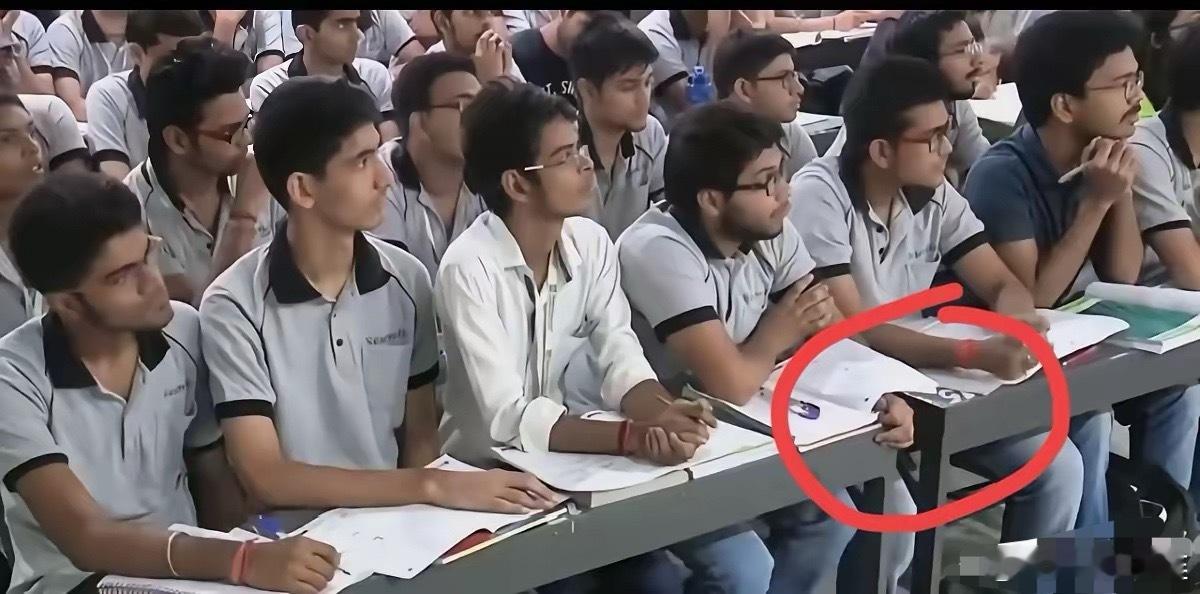 这些印度留学生！真想留在咱们这儿端饭碗啊！亮创集团、海康威视这类大厂也都去了，摆