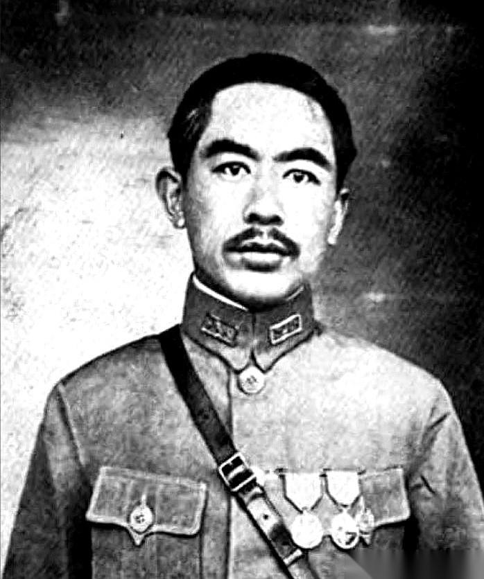 聊盛世才，绕不开他岳父家那桩灭门案。他前脚在新疆杀了毛泽民，仅仅6年后，他岳父