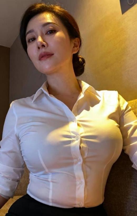 世界如此美丽，性感不仅仅是外表，更是内心深处的独特魅力，让我用文字把它表达出来。