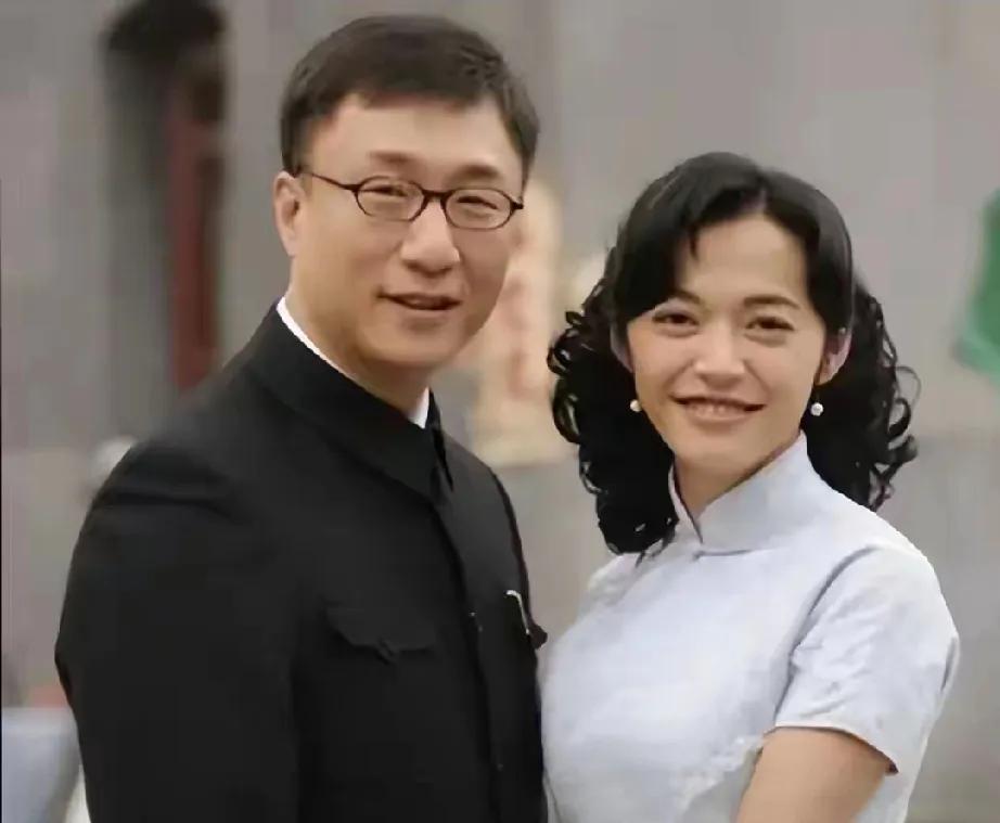 家人们，谍战剧迷有福啦！央一即将重磅开播40集谍战大剧《交锋》，这剧我狠狠期待住