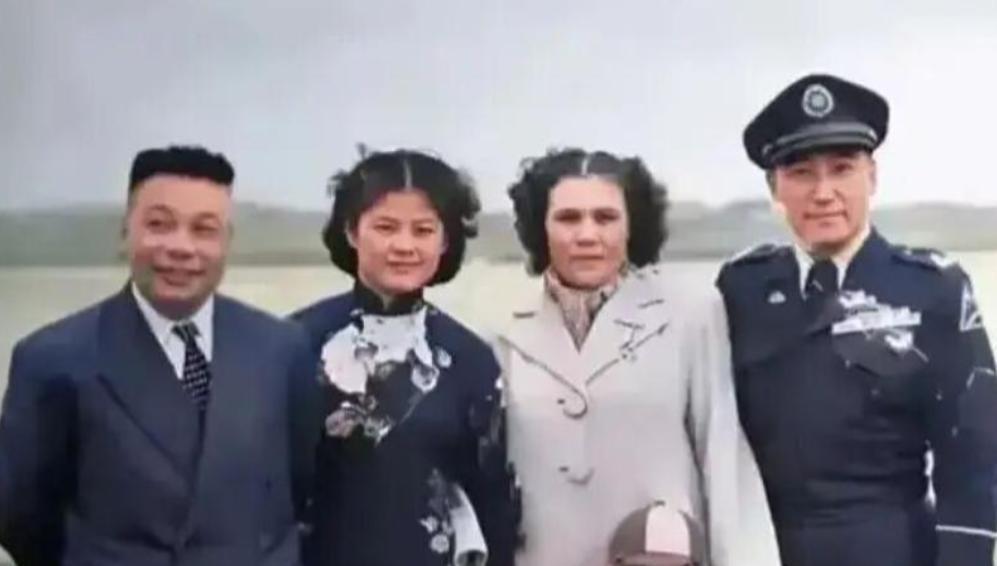 蒋纬国临走前，妻子邱爱伦从奉化带回一包泥土，这包土藏着蒋家三代人都不敢说的秘密