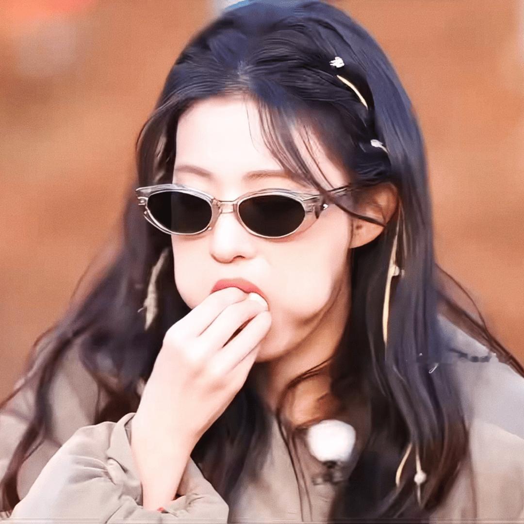 谁懂！王楚然美貌在线性格还超讨喜，跑男玩游戏又认真又放得开，搞笑感拉满，意外闯进