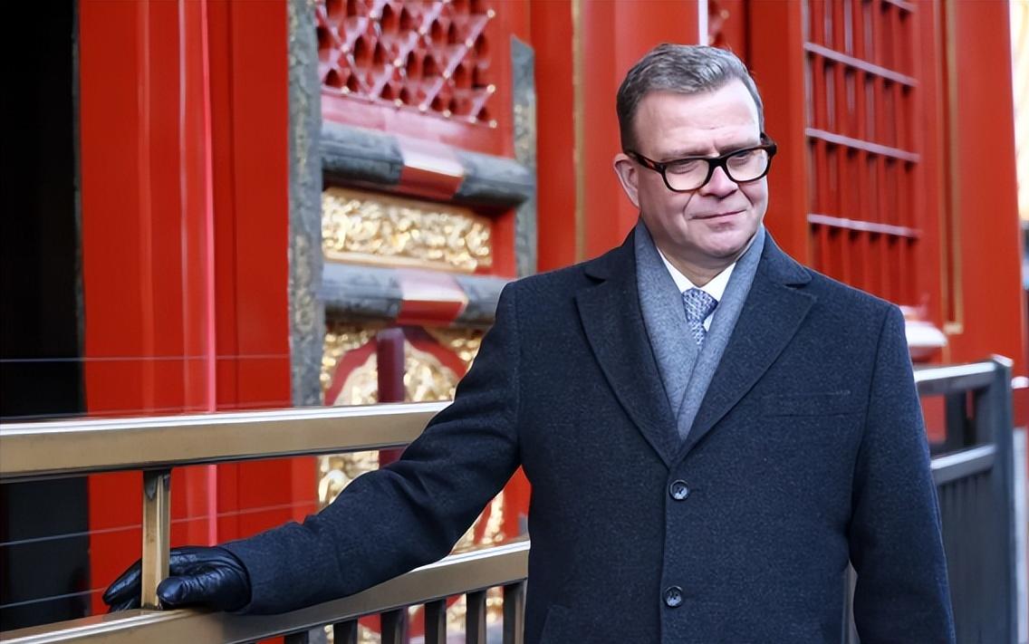 芬兰总理奥尔波参观了故宫，他很震撼地对记者说：“中国在历史上一直都很强大，除了近