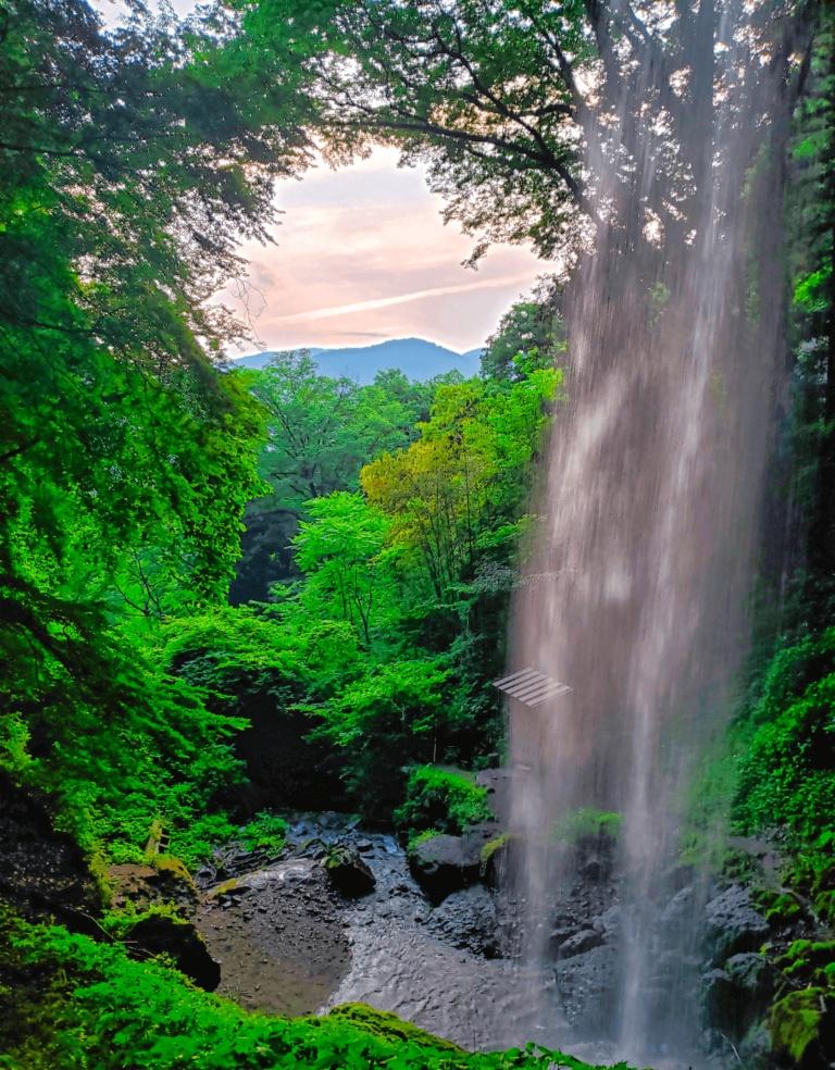 【棚下不動の滝（群馬県・渋川市）一日游】行程亮点：瀑布高40米，水量丰沛，周边