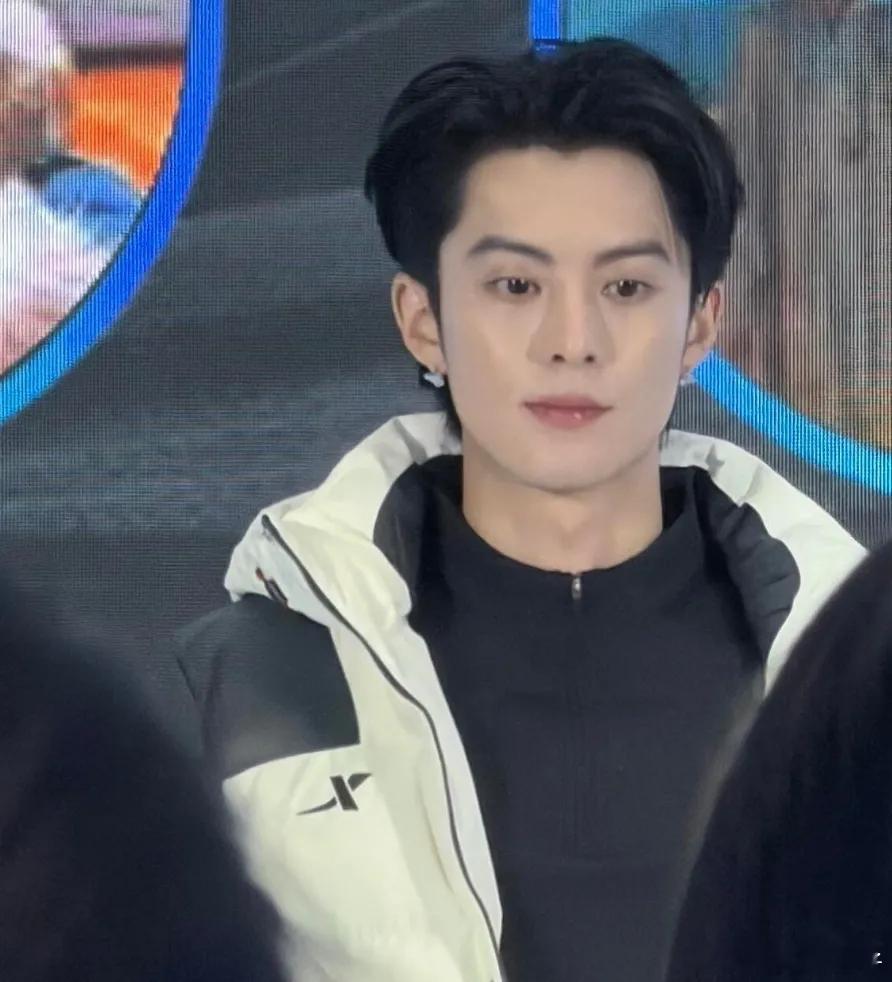 王鹤棣凭什么能够成为顶流？看他的生图，你就知道答案了。​​​