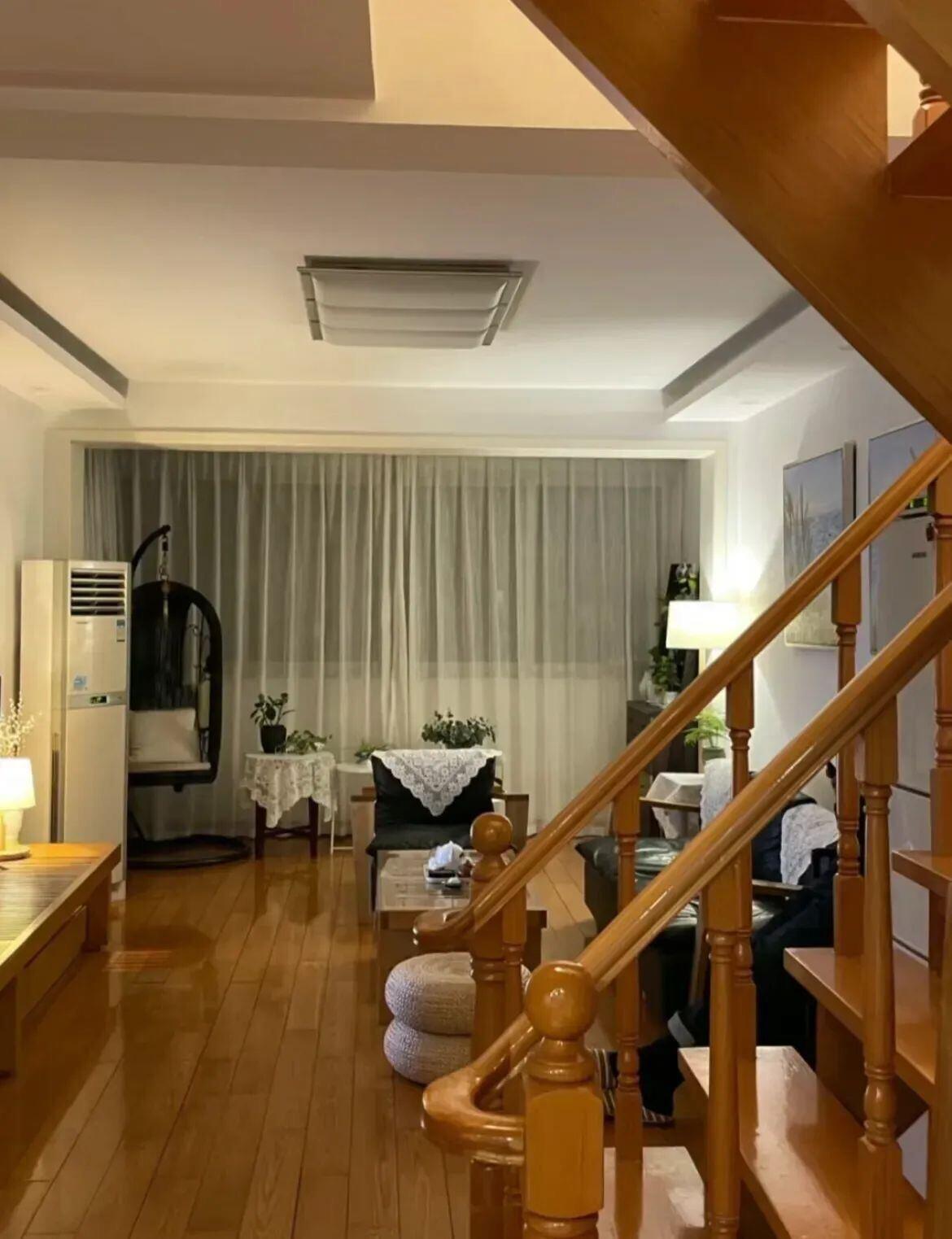 婆婆家干净的发光！江苏一女子晒出婆婆的家，房龄有将近20年了，装修也是十几年前的