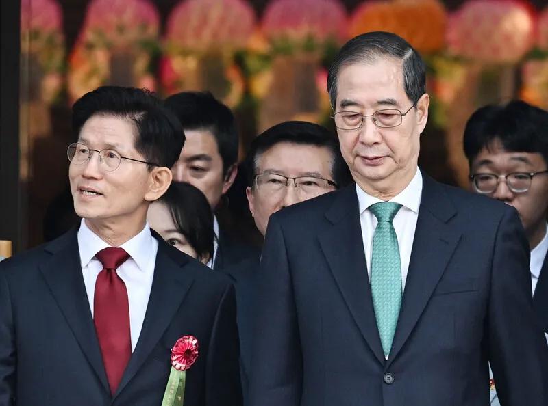 国民力量党支持层更青睐韩德洙，金文洙陷生存危机5日，连续发布的多项舆论调查结