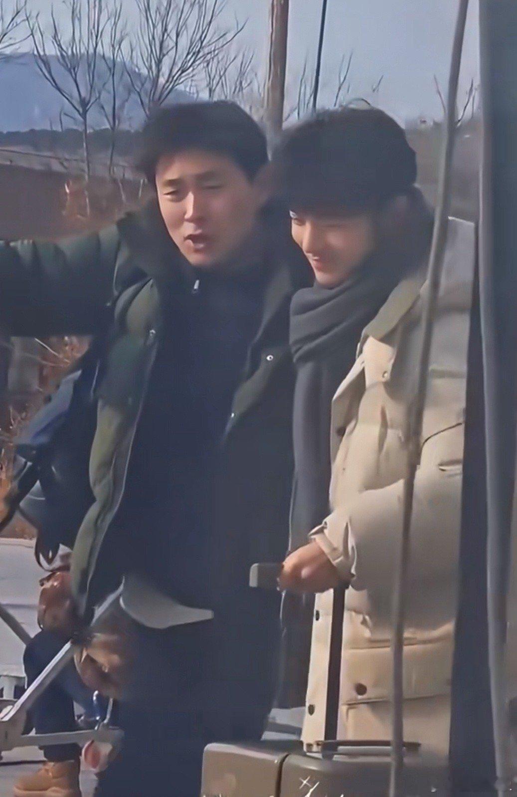 知道小城良方这一幕怎么来的了吧？王彦霖肯定跟肖战说：老弟，哥明天必须给你投上一票