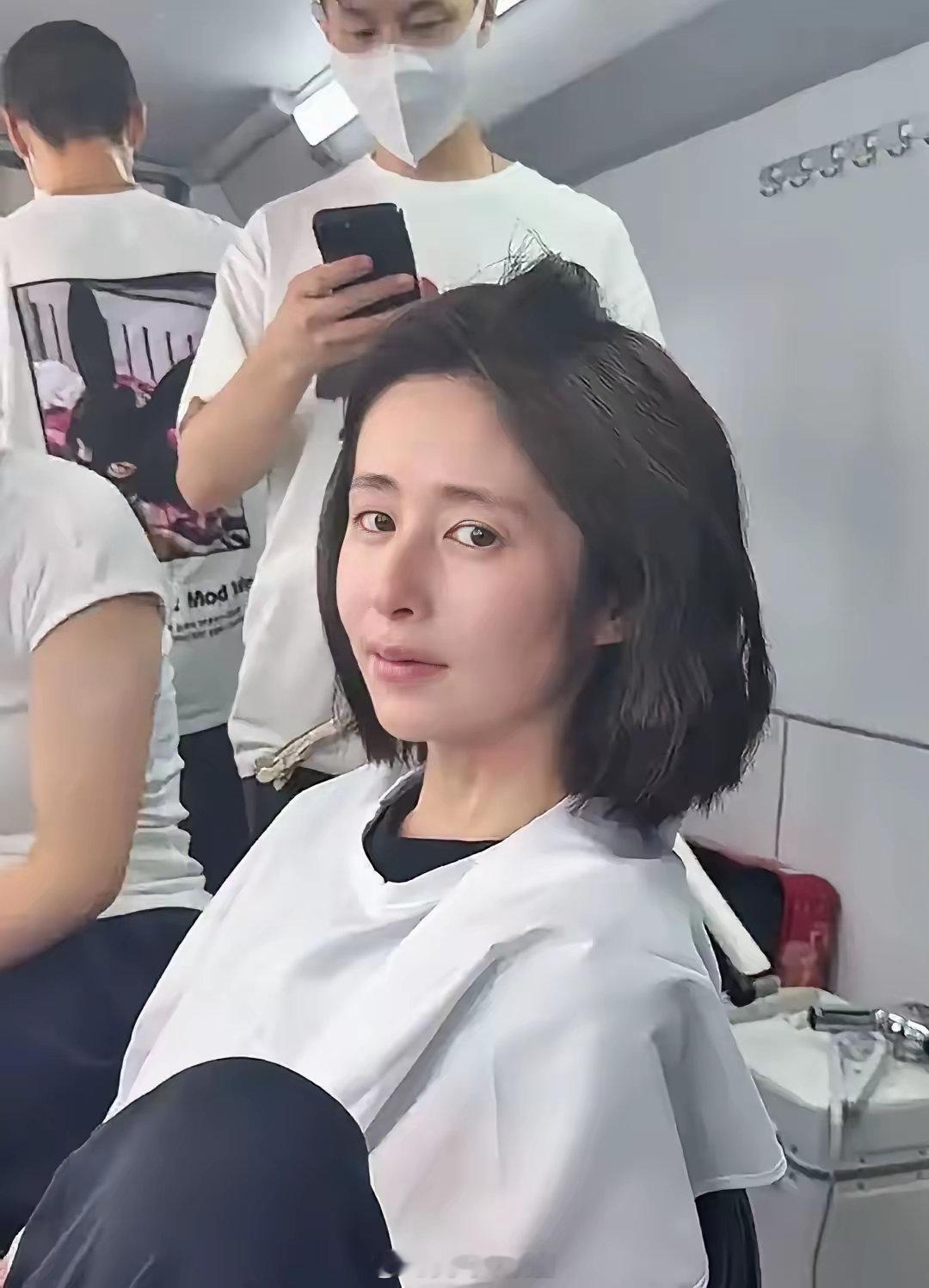 终于看到明星比较真实的模样了！​​​