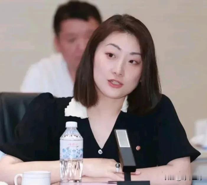 宗家家产争夺战：目前有三位自称宗馥莉同父异母的兄妹浮出水面，分别是宗继昌（J