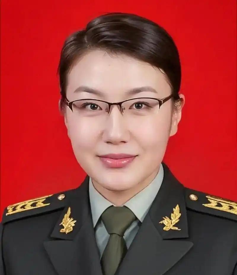 让他们更加困惑的，是李莉并不是情报界的人，而是一名成天和建模、数据打交道的研究者