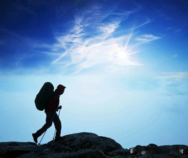 到了四十岁，人便会在岁月的沉淀里慢慢悟透生活的真相。家庭的第一原理从不是风花