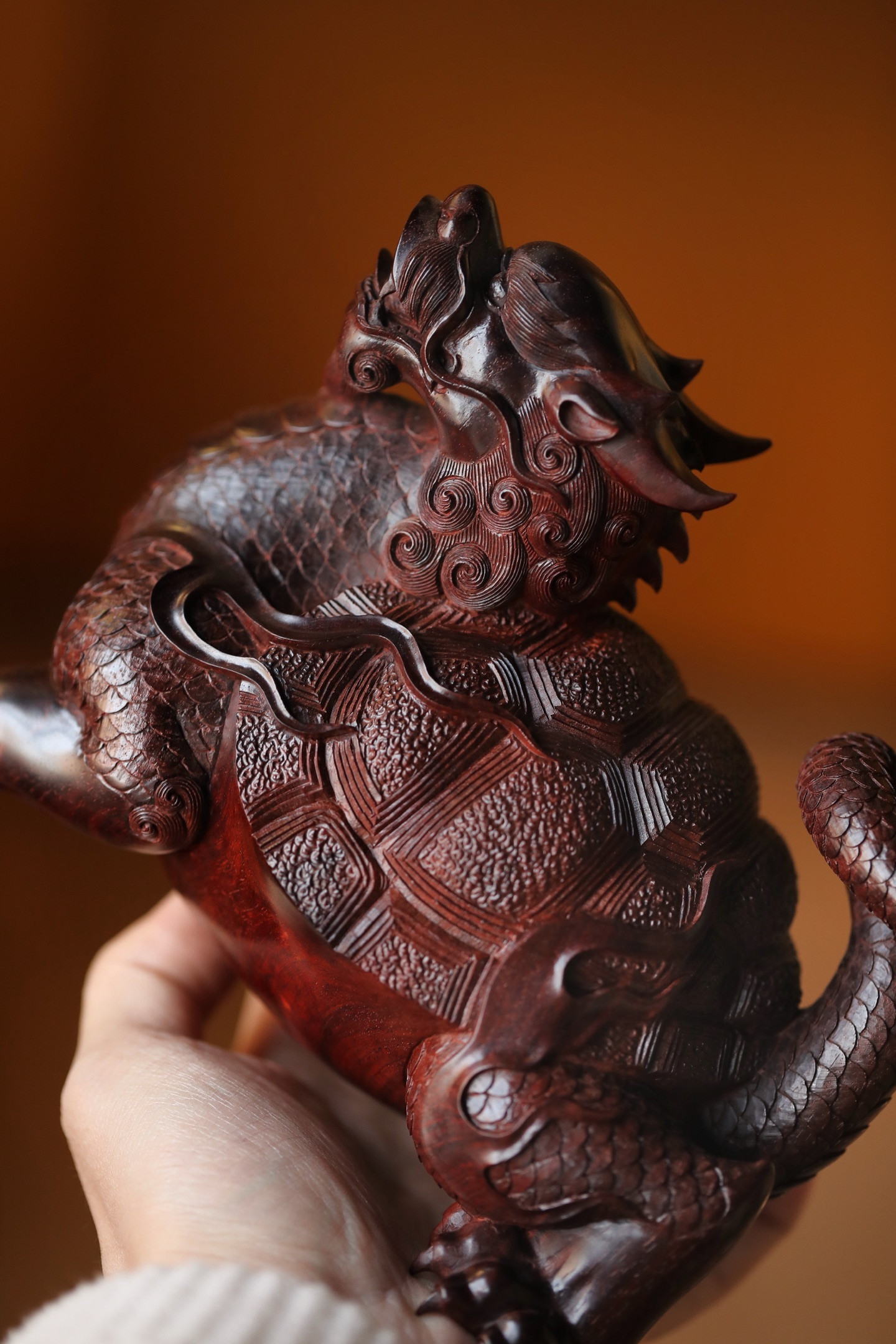 小叶紫檀|龙龟“荣归”去芯二膘料雕刻，刀法质朴有味，底色通透明亮，线条流畅