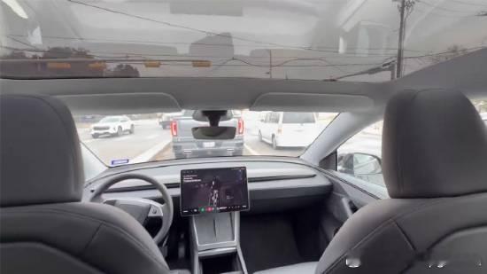 特斯拉网约车宣布实现无人化：不再配备人类安全员近日，特斯拉公司首席执行官埃隆·马