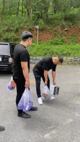 哎，说起来也是一把心酸泪！辽宁一丁克老太太住进养老院，因为自己没有子女怕被欺负，