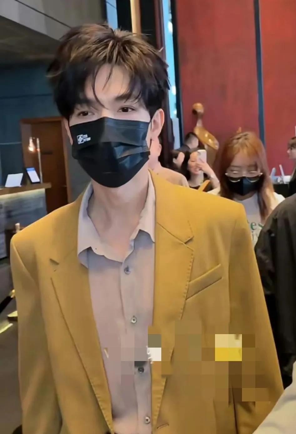 陈楚生参加歌手2025到底准备了多少套衣服？不单单是每天一套了，是每个场景都要