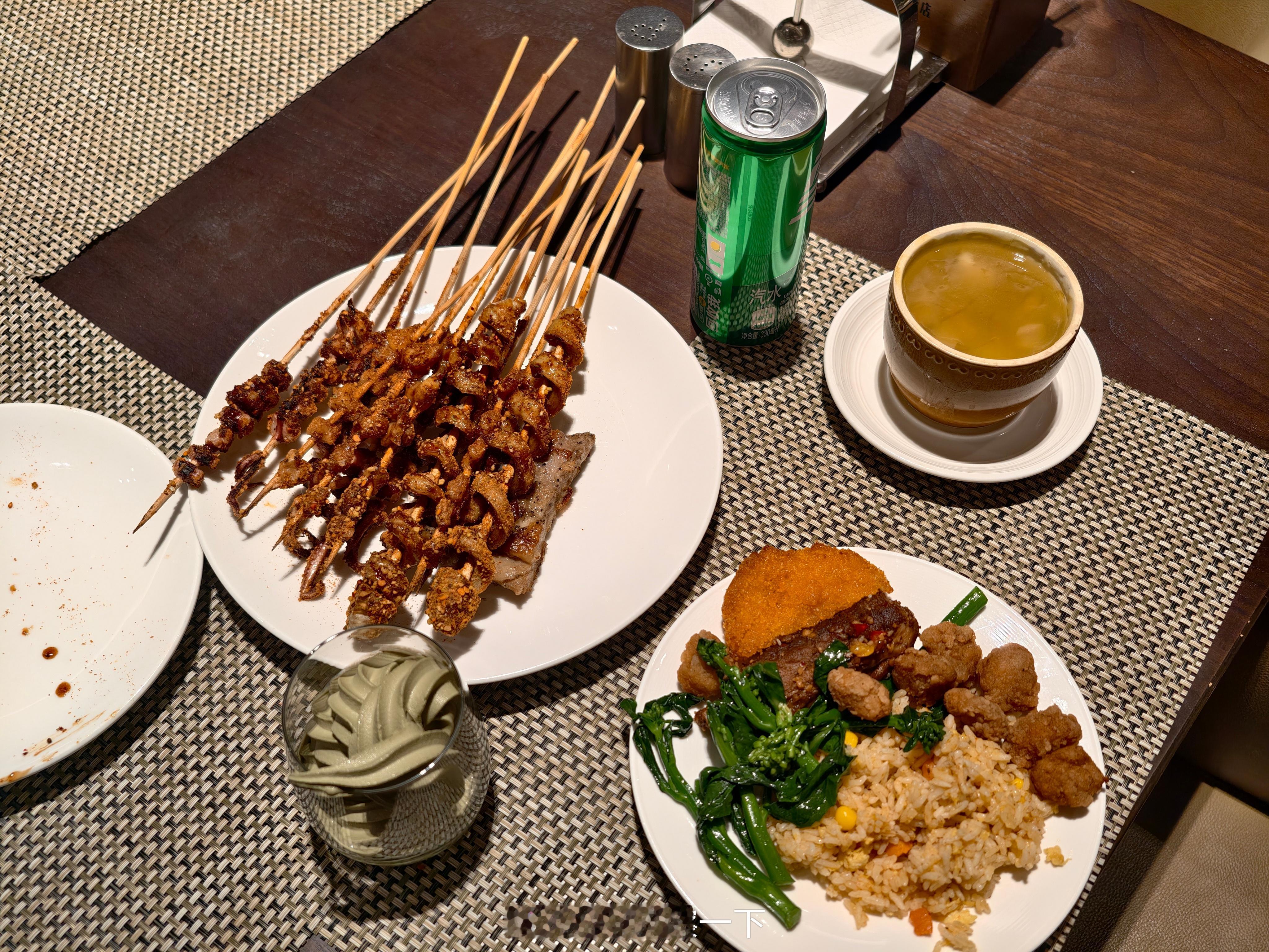 晚安朋友们，酒店的饭菜还可以[doge]​​​